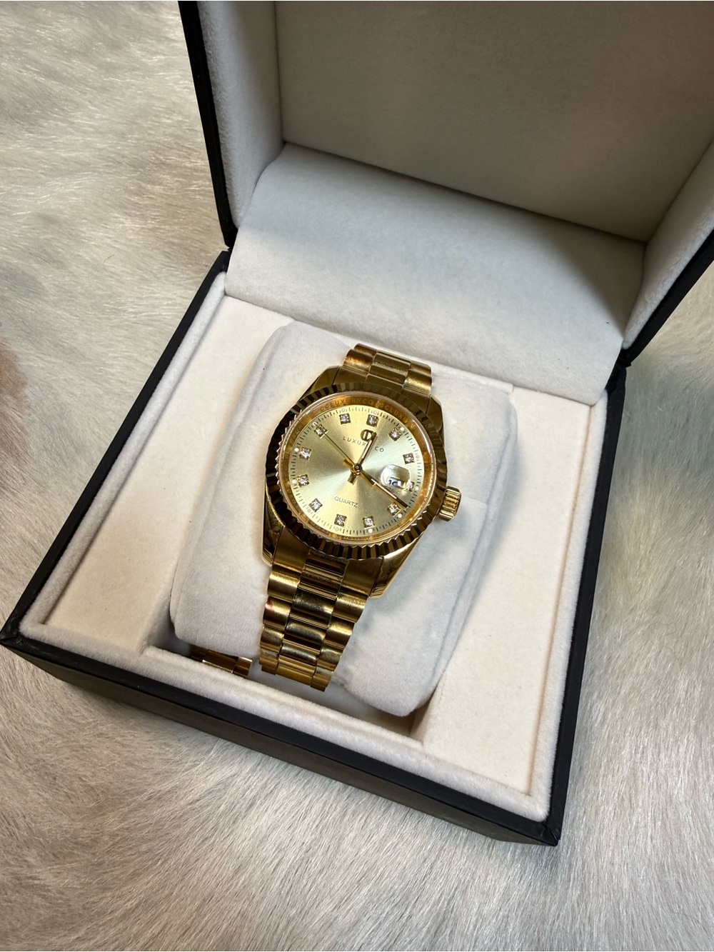C&C Luxury Co Gold Quartz Watch Crystal Dial Date